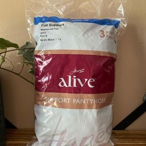 Hanes Alive Full Support Control Top Reinforced Toe Pantyhose 3-Pack